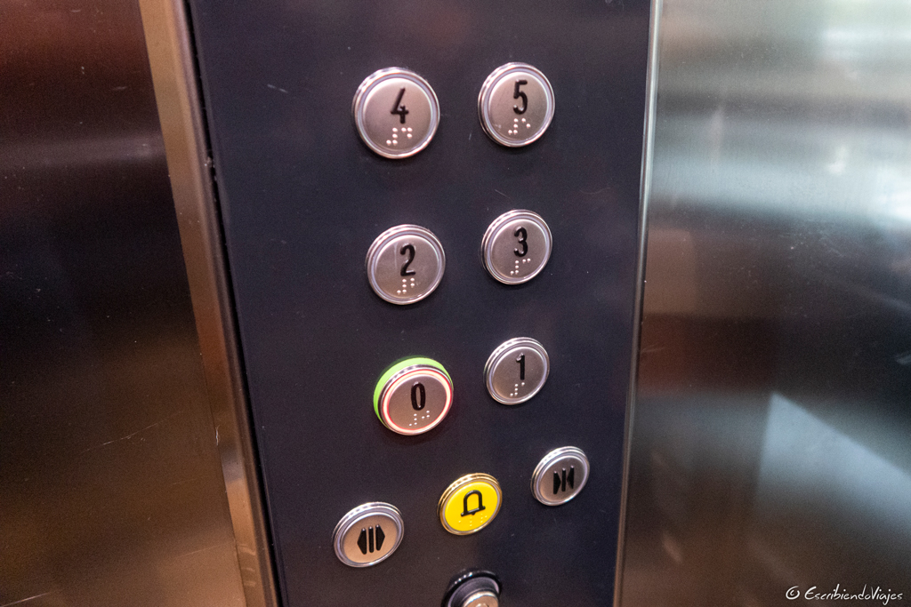 Botón ascensor